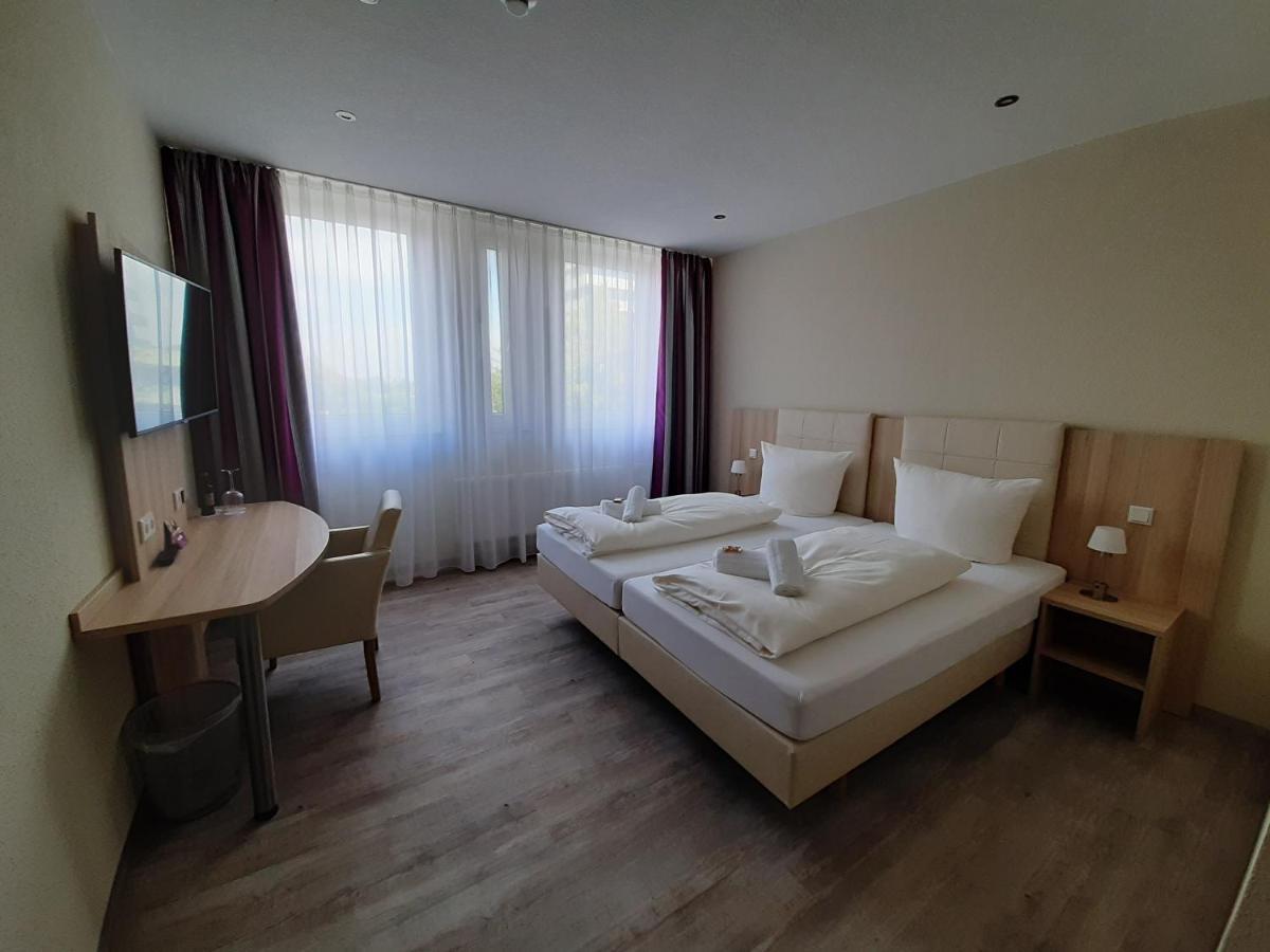Hotel Siebenschlaefer Am Wasserturm Алсдорф Екстериор снимка